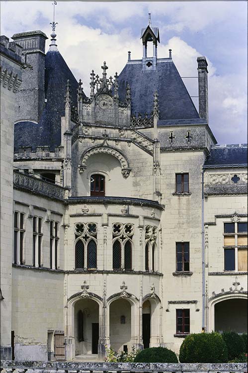 Cour : façades de l’angle nord-est