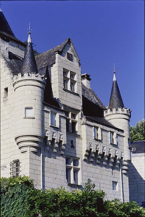 Façade nord sur la rue et la Loire