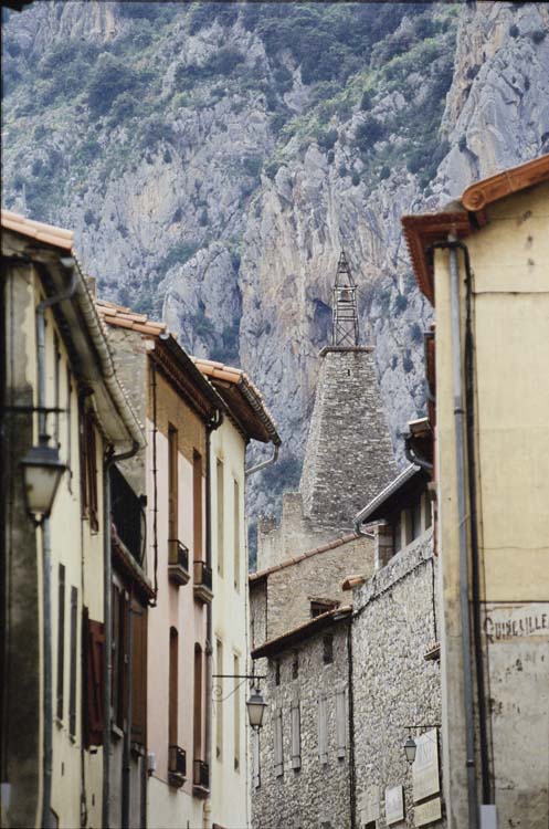 Vue générale du beffroi et de la rue Saint-Jacques