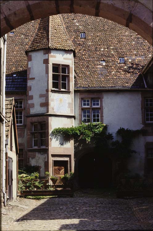 Façade sur cour : tourelle