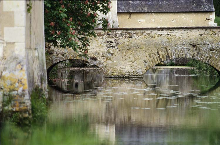 Façade est ; Douves ; Pont