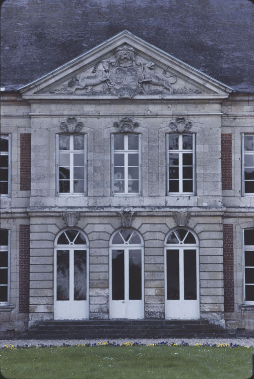 Façade sud-est : avant-corps central