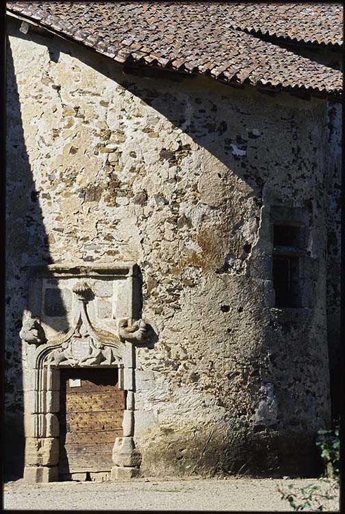 Château vieux : porte à accolade