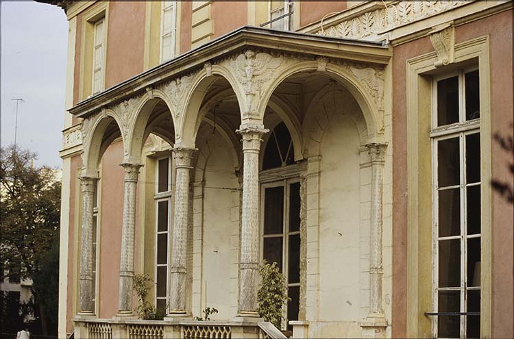 Façade ouest sur le parc : perron de l’escalier