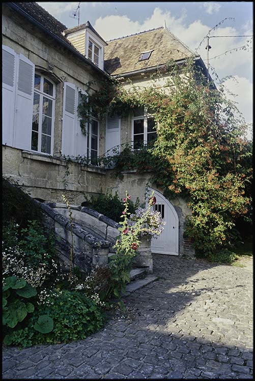 Façade est : escalier