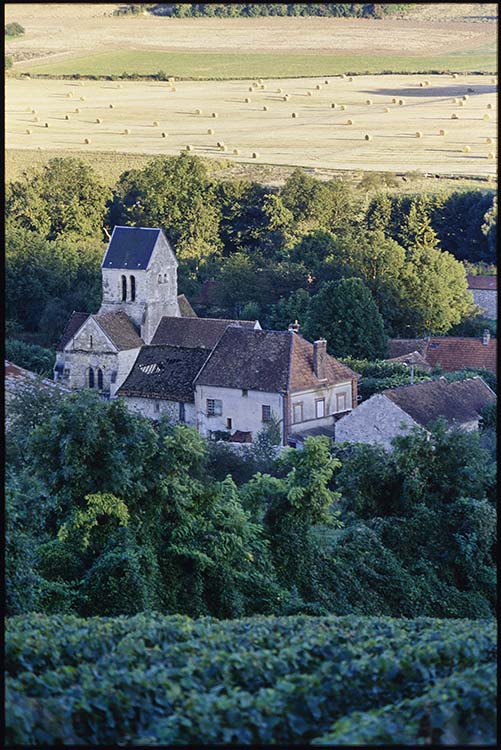 Vue générale de l’église et du village