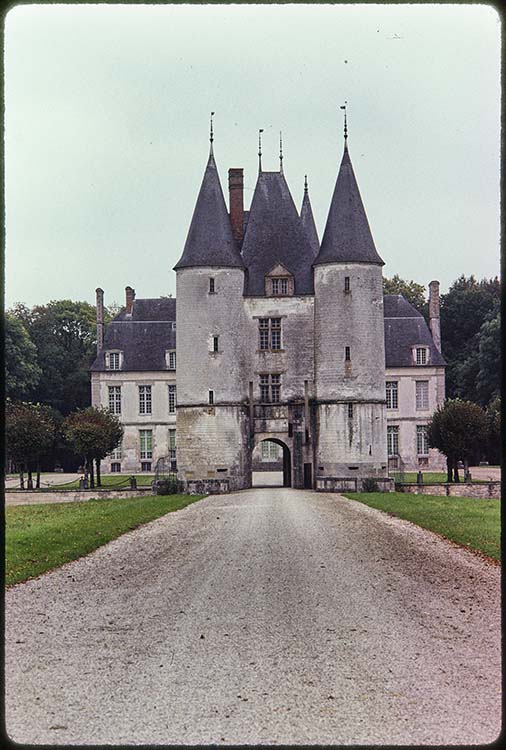 Châtelet : façade ouest