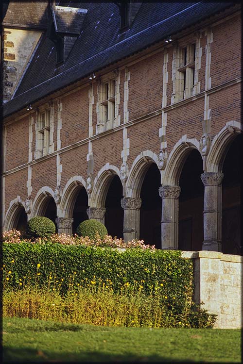 Façade nord sur cour : portique