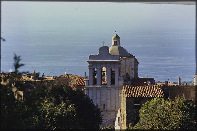 Vue générale du clocher et du dôme