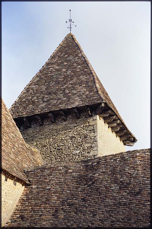 Façade ouest : tour et toiture