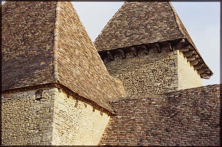 Façade ouest : tour et toiture