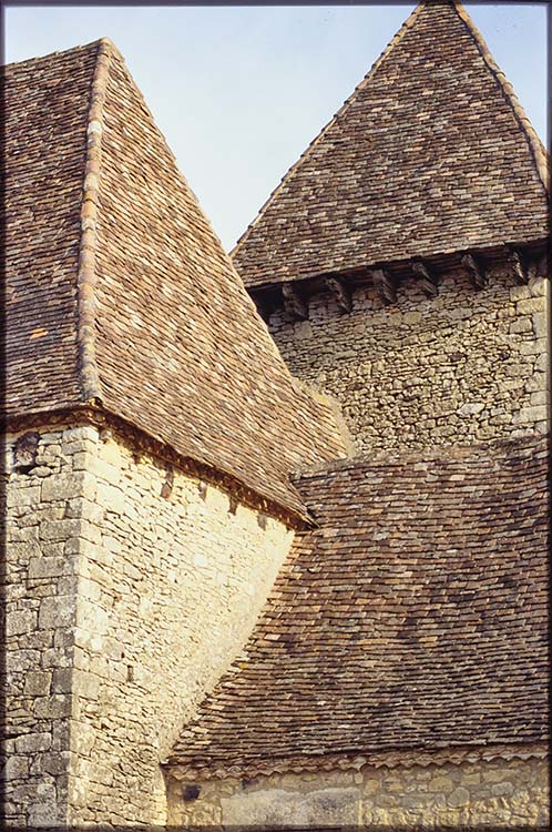 Façade ouest : tour et toiture