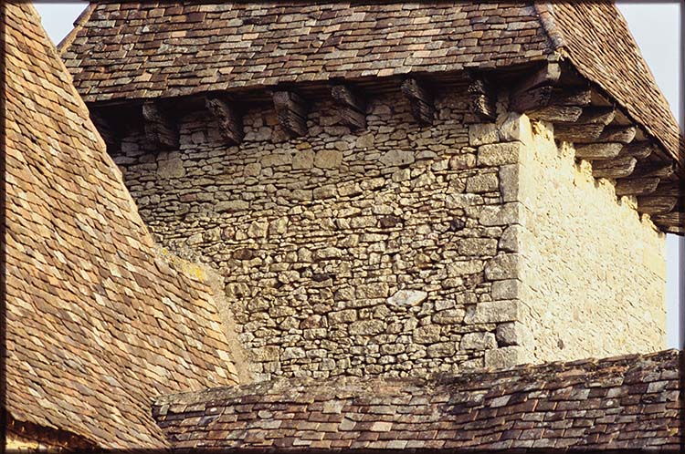 Façade ouest : tour et toiture