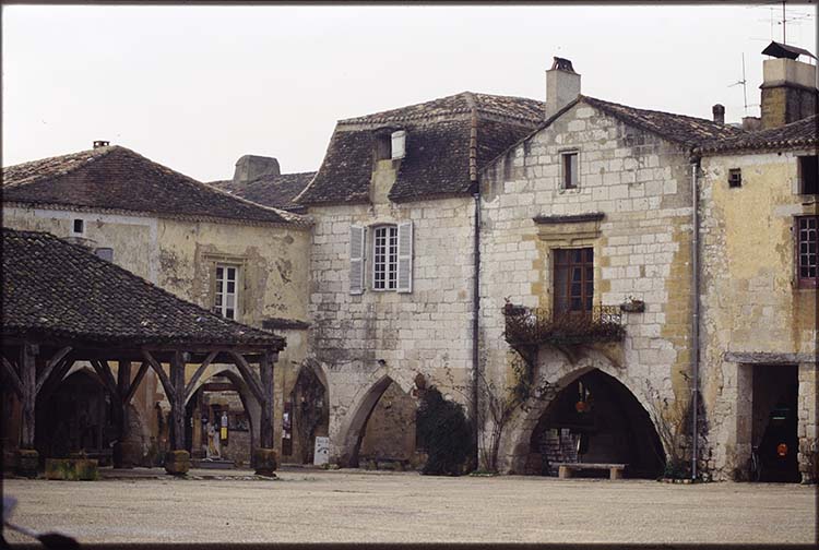 Façades sur la place