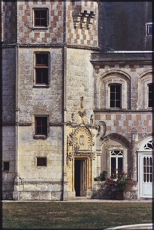 Façade nord-ouest, tour : entrée