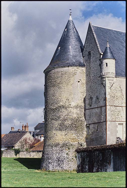 Façade sud-ouest : tour et échauguette