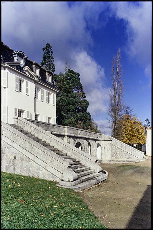 Façade est : escalier