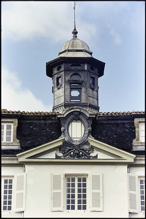 Façade est : toiture et lanternon