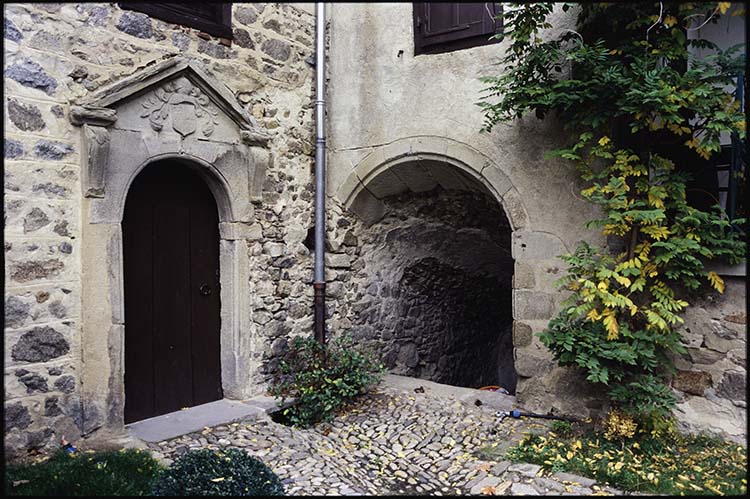 Façades sud et ouest sur cour : entrée