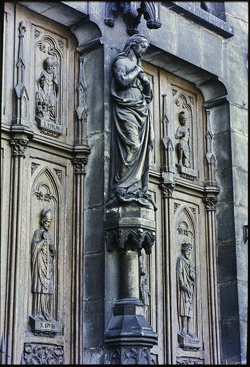 Façade nord, portail : décor sculpté