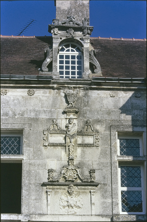 Décor sculpté de la façade