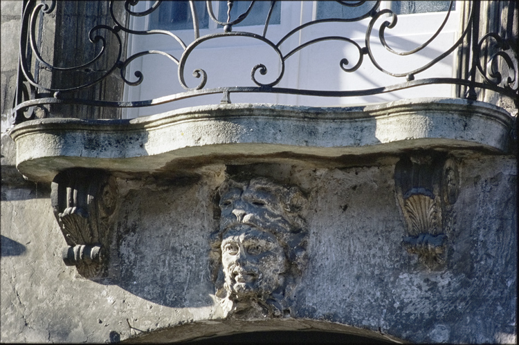 Mascaron ponctuant la façade