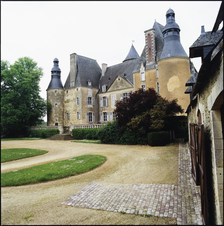 Façade sur cour et parterres