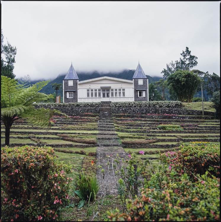 Vue générale ; Jardins