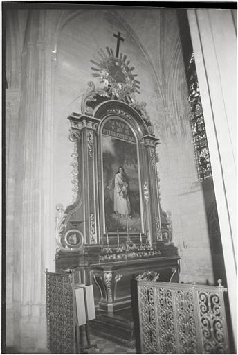 Bas-côté sud, 2e chapelle ; autel, retable, tableau : 'Sainte Philomène'