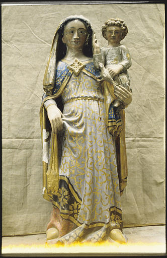 Groupe sculpté : 'Vierge à l'Enfant' ; avant restauration (face)