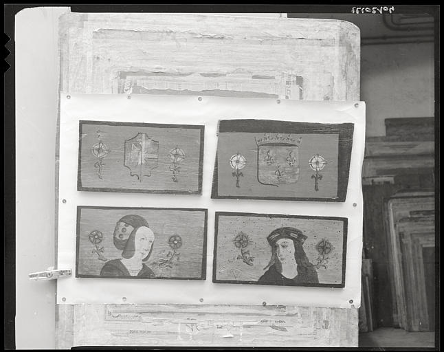 Ancien plafond, tableau (4) : bois, peint, armoiries, portrait d'homme, portrait de femme ; en cours de restauration (vue générale) - © Ministère de la Culture (France), Médiathèque du patrimoine et de la photographie, diffusion RMN-GP