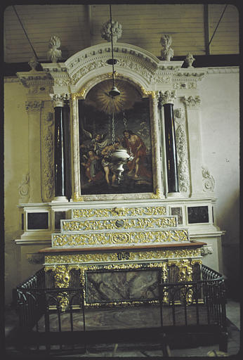 Transept sud ; autel, retable, tableau d'autel : 'Le Baptême du Christ' ; en cours de restauration (vue face)