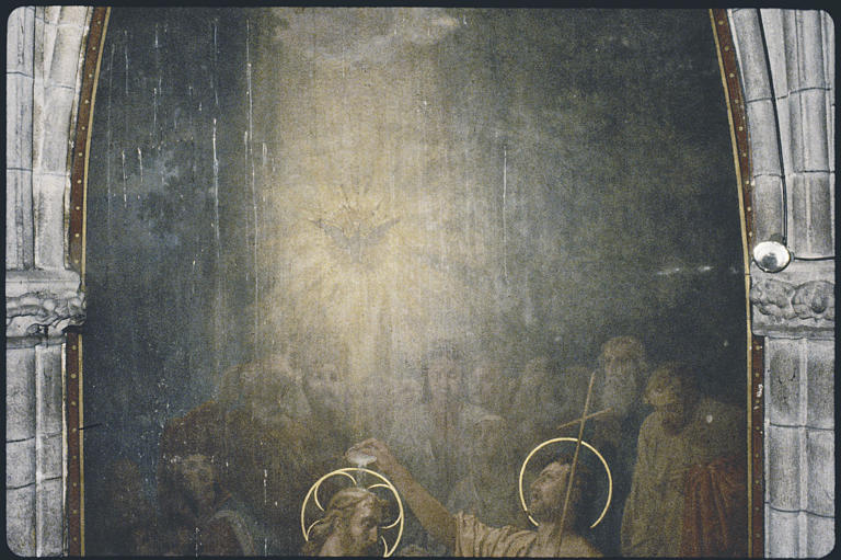 3e chapelle sud ; tableau (moitié supérieure) : 'Le baptême du Christ', colombe du Saint-Esprit, foule ; avant restauration(détail)