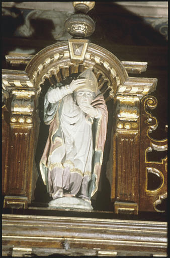 Choeur ; maître-autel, retable (niche sommitale), statue : 'Saint Denis', décapité, évêque (détail)