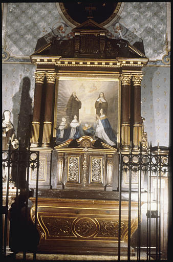 Autel secondaire nord ; autel, retable, tabernacle, tableau : 'Anne d'Autriche et ses enfants, Louis XIV et le duc d'Anjou, priant saint Benoît et sainte Scholastique'