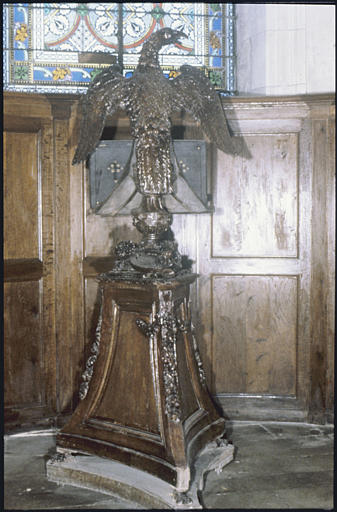 Lutrin : aigle-lutrin, chêne sculpté, aigle, guirlandes de fleurs - © Ministère de la Culture (France), Médiathèque du patrimoine et de la photographie, diffusion RMN-GP