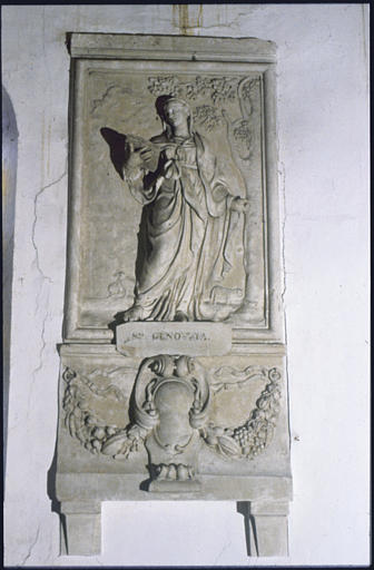 Bas-relief : 'Sainte Geneviève', femme, vêtue à l'Antique, livre ouvert, moutons, arbre, cartouche, guirlande de fruits, rubans - © Ministère de la Culture (France), Médiathèque du patrimoine et de la photographie, diffusion RMN-GP