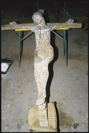 Statue : 'Christ en croix' ; en cours de restauration (face)