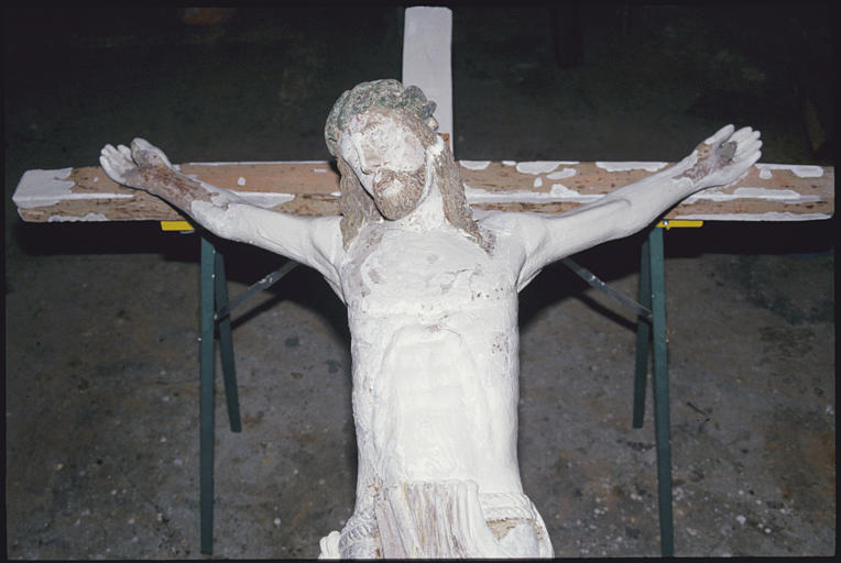 Statue : 'Christ en croix' ; avant restauration (vue à mi-corps)