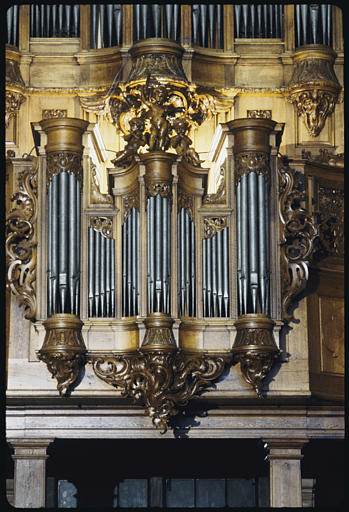 Orgue de tribune : buffet d'orgue ; garde-corps de tribune