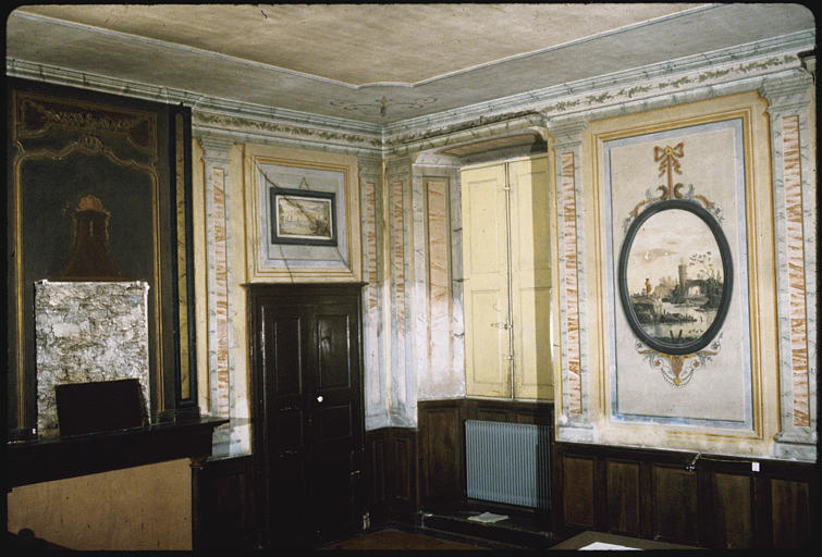 Rez-de-chaussée, Grand Salon ; lambris de hauteur : panneaux peints, tableaux en trompe-l'oeil ; 1780 (vue générale) - © Ministère de la Culture (France), Médiathèque du patrimoine et de la photographie, diffusion RMN-GP