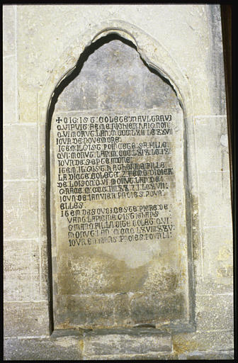 Plaque funéraire : de Colette Maultraus et de ses enfants, épitaphe ; 1381 - © Ministère de la Culture (France), Médiathèque du patrimoine et de la photographie, diffusion RMN-GP