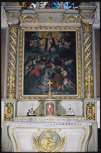 Autel latéral nord ; autel, retable, tableau : 'L'Assomption', décor bas-relief  'Vierge à l'Enfant' (autel), colonnes à rubans torsadés et frises de fleurs, palmettes, volutes ; 1656