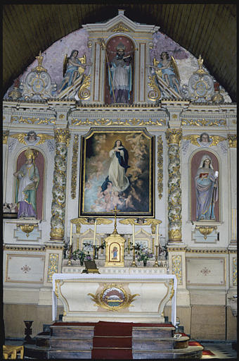 Choeur ; autel, retable, tableau, statues (3) : 'L'Immaculée Conception', 'Saint Nicolas et les trois enfants' (gauche), 'Sainte Germaine' (droite), 'Saint Médard' (niche sommitale), retable architecturé, chérubins, guirlandes de fleurs - © Ministère de la Culture (France), Médiathèque du patrimoine et de la photographie, diffusion RMN-GP