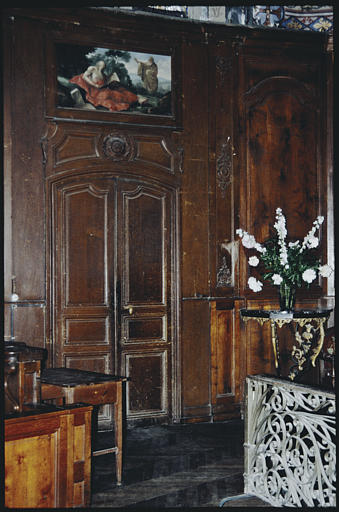 Choeur ; lambris de hauteur, tableau (dessus de porte) : saint Jérôme lisant sous un arbre, visité par un autre personnage, bois, moulures, rosace (détail)