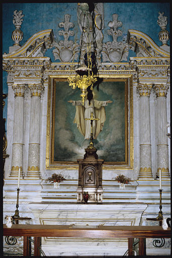 Choeur ; retable, tableau, statue : 'Le Sacré-Coeur', 'L'archange saint Michel', retable architecturé, frise de feuillages, pots à feu