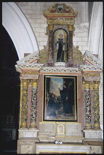 Autel latéral sud ; retable, tableau, statue : 'Saint Maur guérissant des malades', 'Saint Maur', retable architecturé, colonnes torses, frises de rinceaux, frises de grappes de raisin, volutes