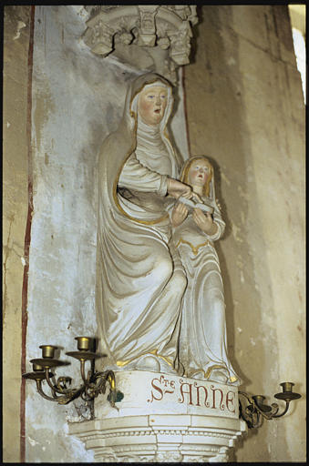 Groupe sculpté : 'L'éducation de la Vierge', pierre
