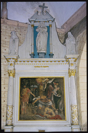 Autel latéral sud ; retable, tableau statues (3) : 'La décollation de saint Jean-Baptiste', 'Saint Jean-Baptiste' (corniche, centre), moine (corniche, gauche), sainte tenant un livre (corniche droite), retable architecturé, colonnes cannelées, frises de feuillages, rosaces ; 17e siècle