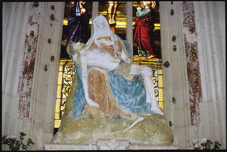 Groupe sculpté : 'Vierge de Pitié', pierre polychrome (face) - © Ministère de la Culture (France), Médiathèque du patrimoine et de la photographie, diffusion RMN-GP